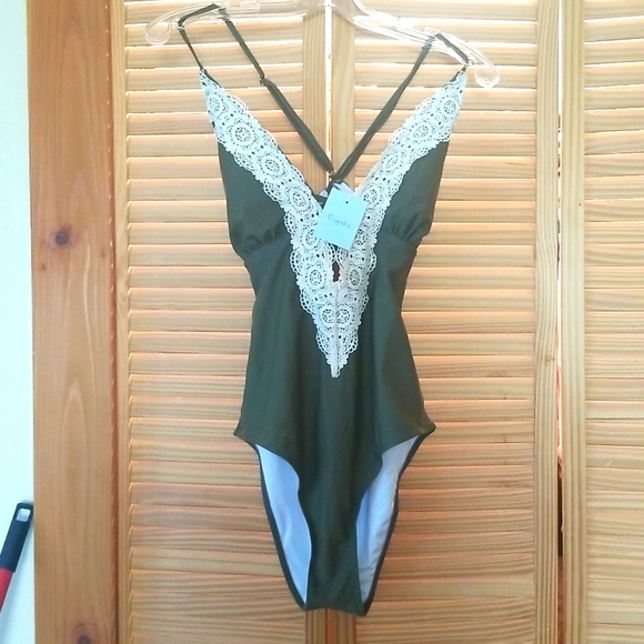 Bathing suit - Picture 1 of 2